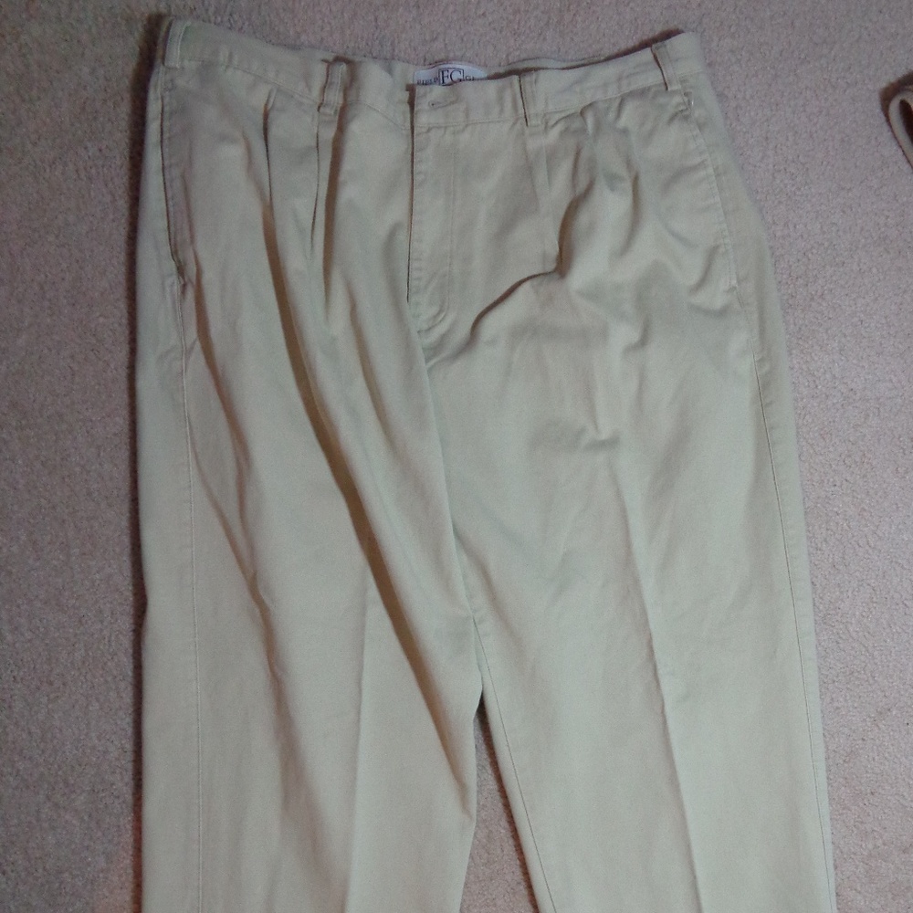 Field Gear Pleated Men's Khaki Pants Size 42 X 32